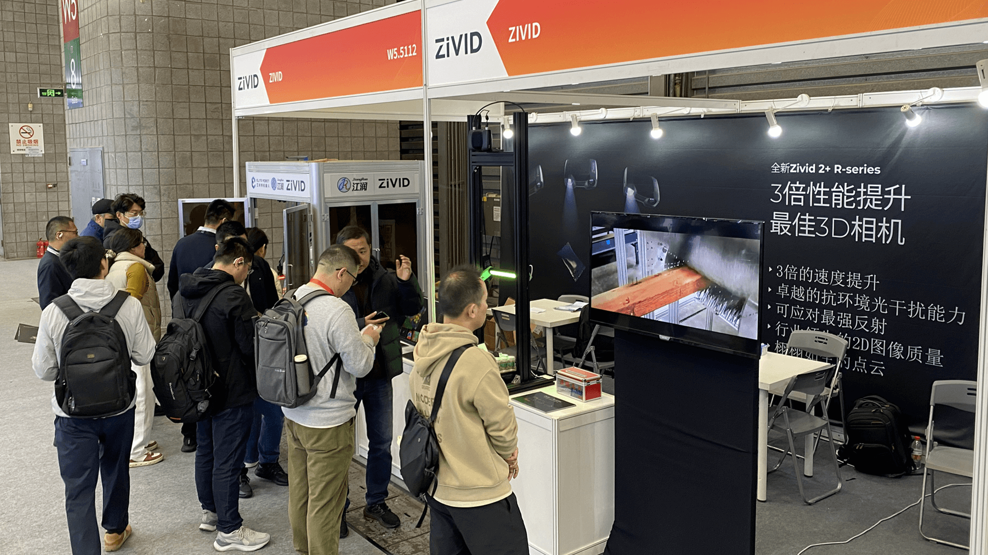 在 Vision China Shanghai 2025 展示 Zivid 2+ R 系列